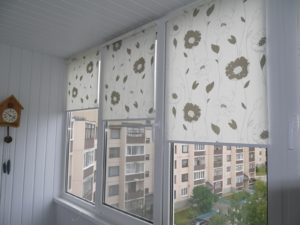 Установка рулонных штор на пластиковые окна в Сертолово